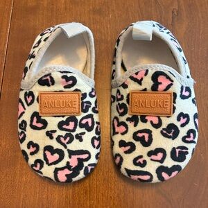 6-7 toddler Anluke printed slippers